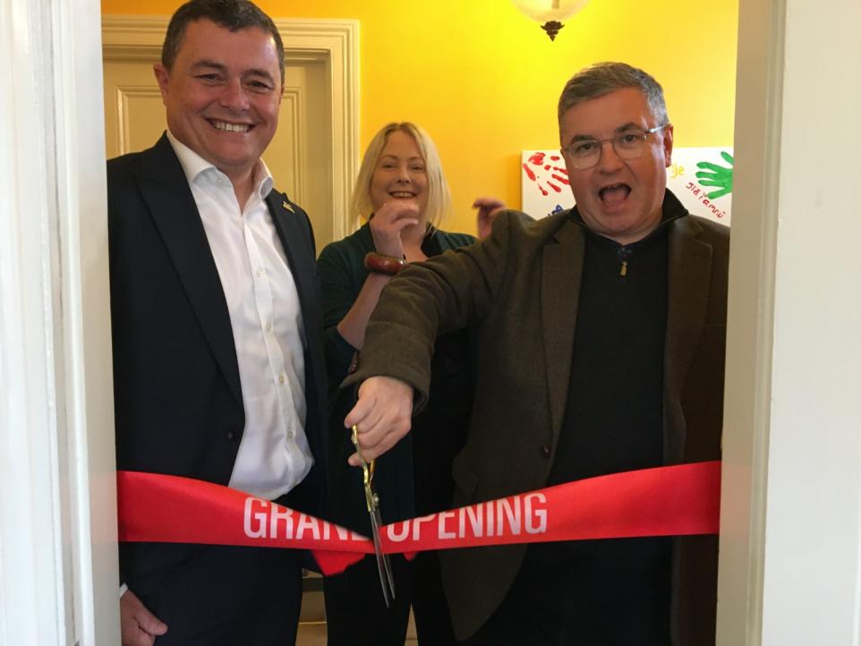 Sir Robert Buckland MP cuts the ribbon to open the 10th Medaille Trust Safe House