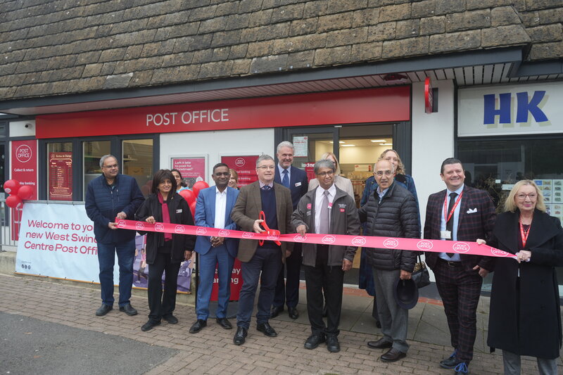 Sir Robert Buckland MP Officially Opens the new West Swindon Post Office 