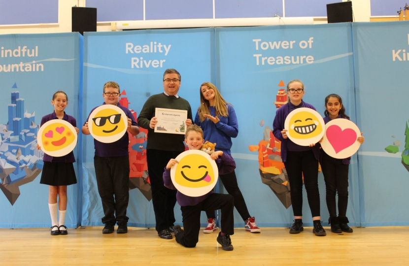 Google and Robert Buckland MP Visit School In South Swindon To Boost Kids' Online Safety