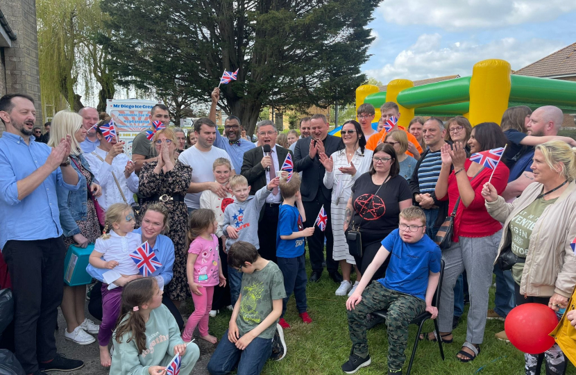 Sir Robert Buckland celebrating the Coronation with local residents in Park South