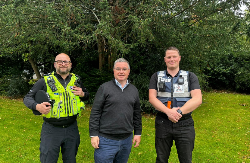 Sir Robert Buckland MP met up with the Swindon Town Centre Community Policing Team and the Swindon Safer Streets Wardens