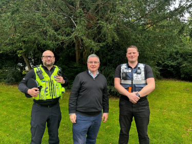 Sir Robert Buckland MP met up with the Swindon Town Centre Community Policing Team and the Swindon Safer Streets Wardens
